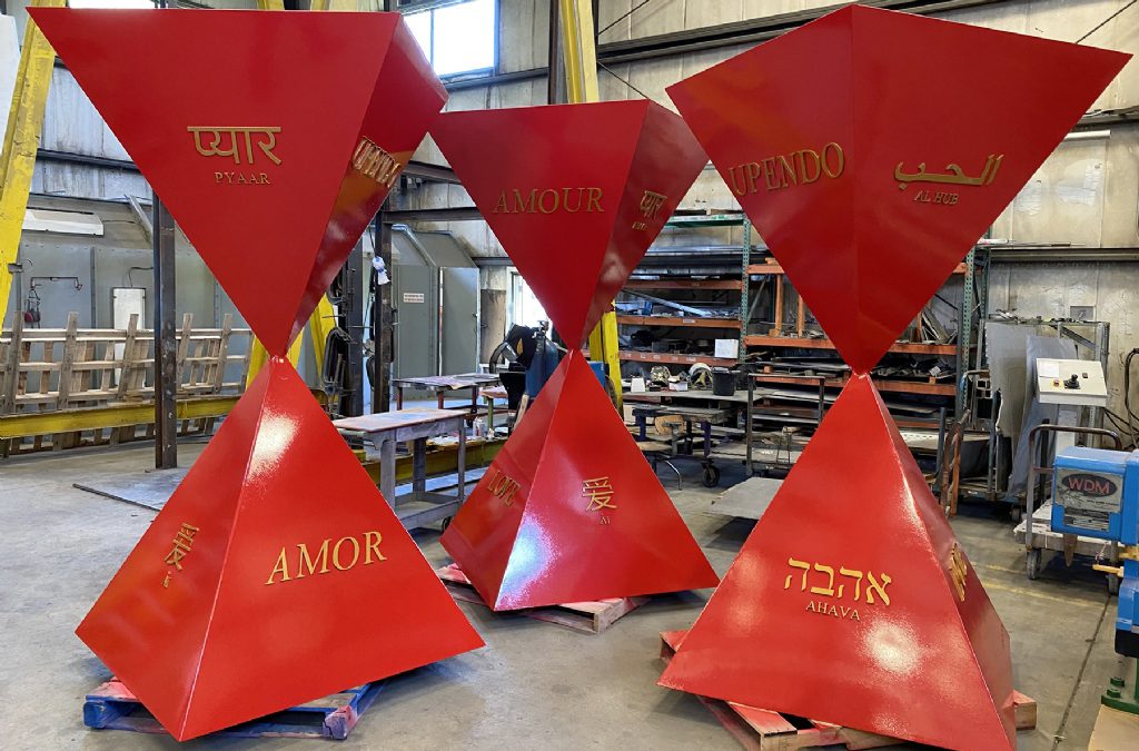 Spotlight: “Love Pyramid” by Steve Simmons – A Celebration of Connection in Steel