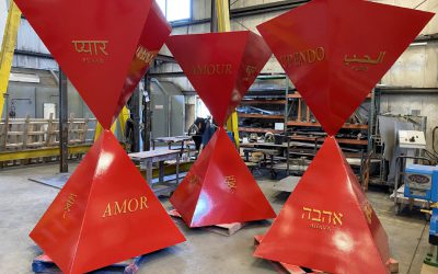 Spotlight: “Love Pyramid” by Steve Simmons – A Celebration of Connection in Steel